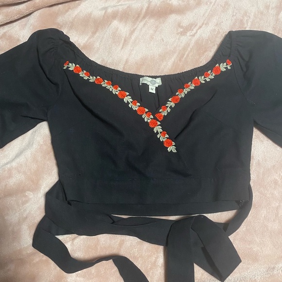 COPY - Stunning off the shoulder shirt - Picture 3 of 7